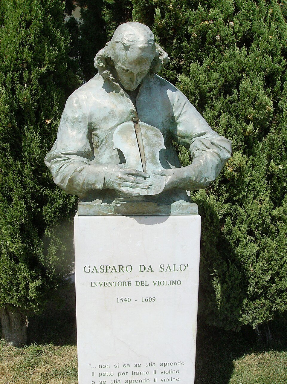Photograph of the modern commemorative bust of Gasparo da Salò in Salò, Italy.
