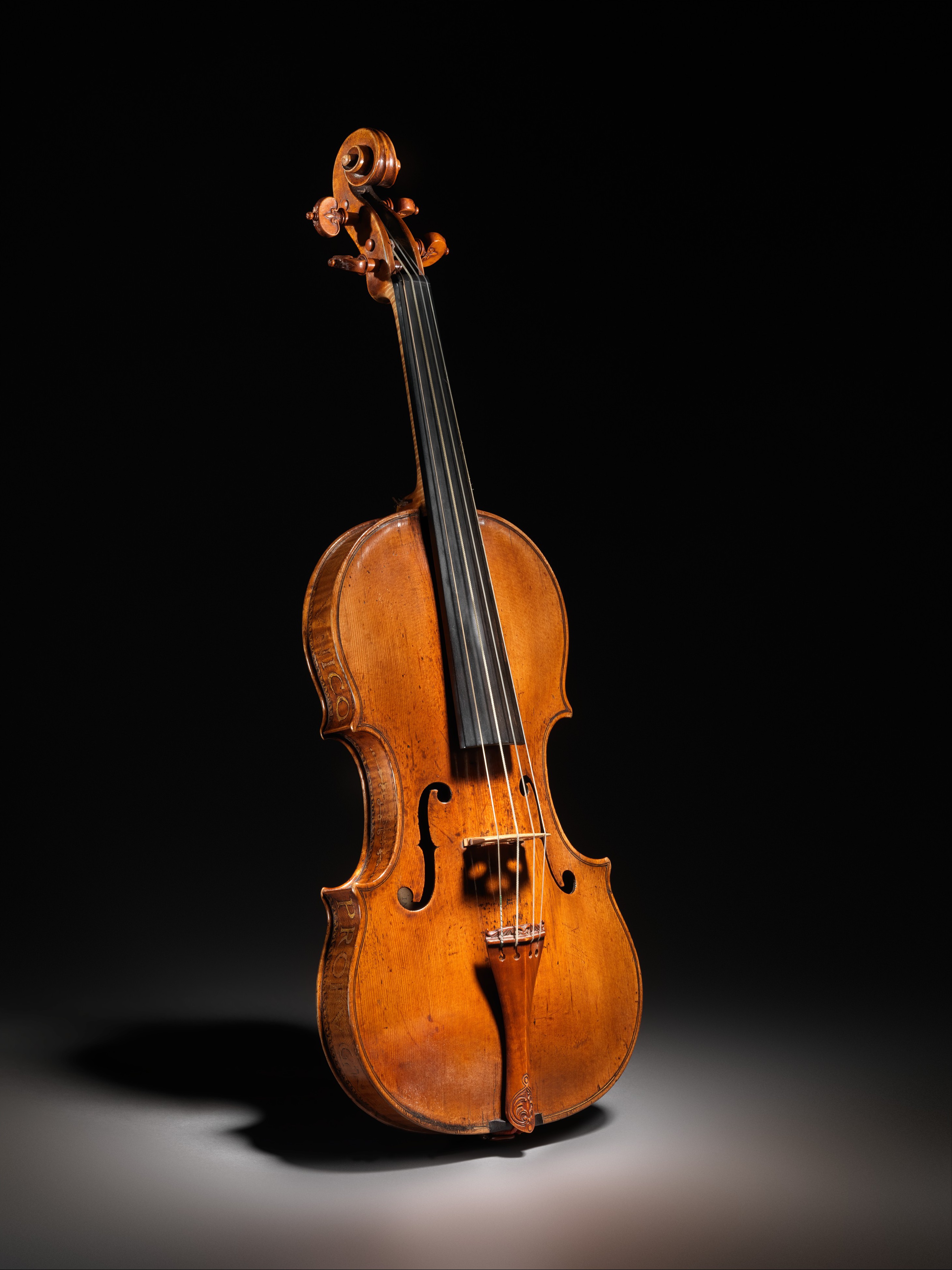 Front view of Andrea Amati’s ex “Kurtz” violin, ca. 1560, showing a recognizably modern violin-family outline.